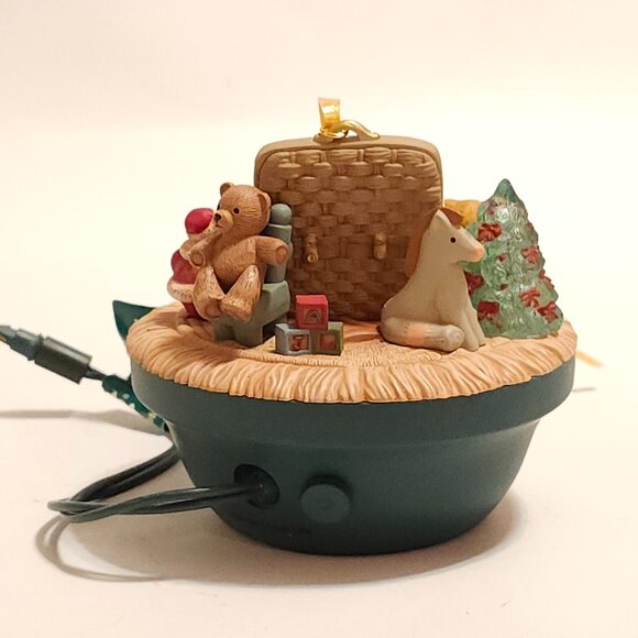 ADORABLE Hallmark Victorian Toy Box Keepsake Ornament Magic Special Edition 1998 - Picture 3 of 9